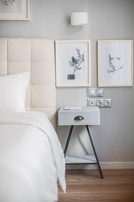 A12 Pristine 1bedrooom Flat Near Parthenon In Athens' Heart