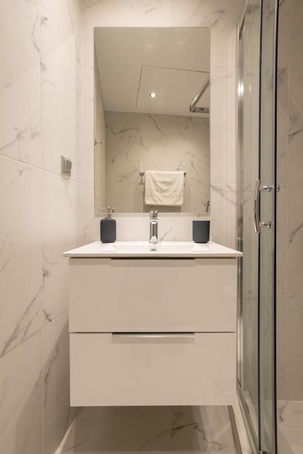 A12 Pristine 1bedrooom Flat Near Parthenon In Athens' Heart Athen